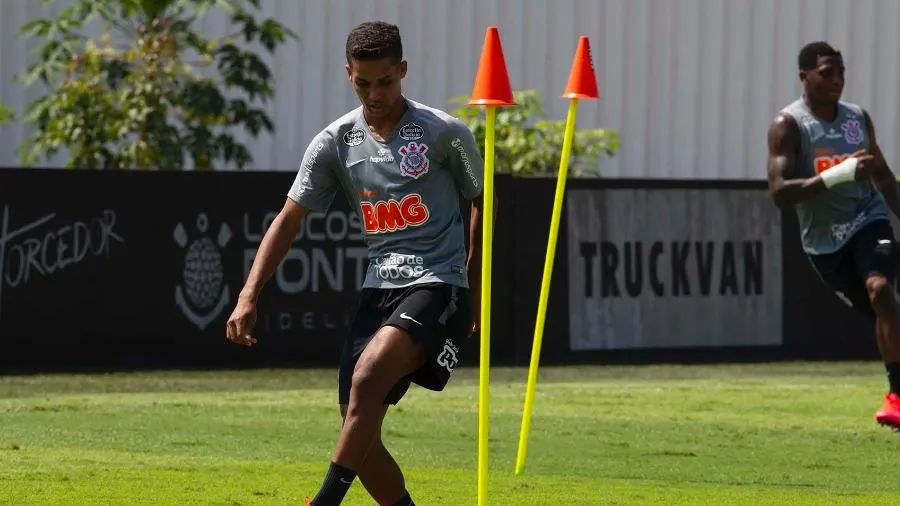 Quarentena de Pedrinho no Corinthians é medida cautelar, diz Tiago Nunes