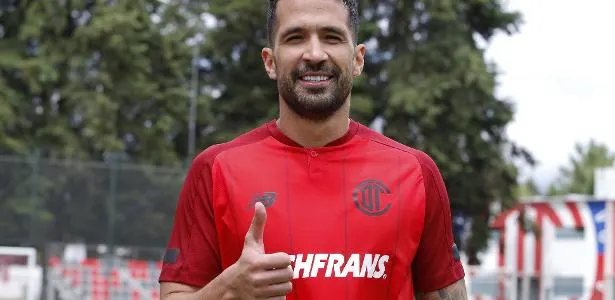 Toluca contrata Luan, ex-Palmeiras, em anúncio inspirado em Charlie Brown Jr.