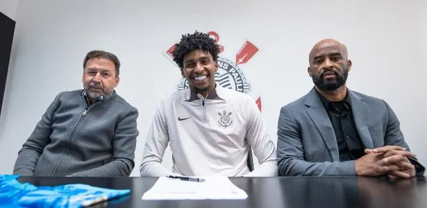 Corinthians fecha contratação de Hugo Souza, goleiro do Flamengo, por empréstimo