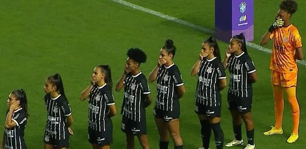 Jogadoras do Santos se manifestam contra técnico antes de jogos; saiba mais