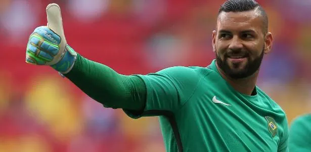 Sem Raphael Veiga, Atlético-PR quer R$ 3 milhões do Palmeiras por Weverton