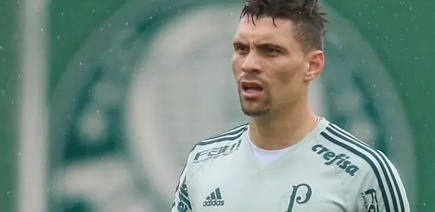 Treino do Palmeiras tem susto com Moisés, gol de Egídio e testes de Cuca 