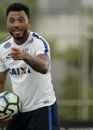 Kazim diz que precisa de mais minutos, mas elogia Carille: 