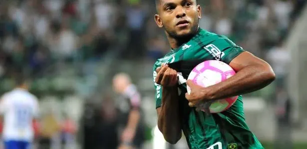 Borja supera boa fase de Deyverson e volta a ser titular do Palmeiras