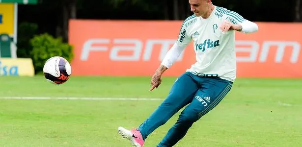 De revelação a renegado. Em baixa, Guedes tem futuro em xeque no Palmeiras