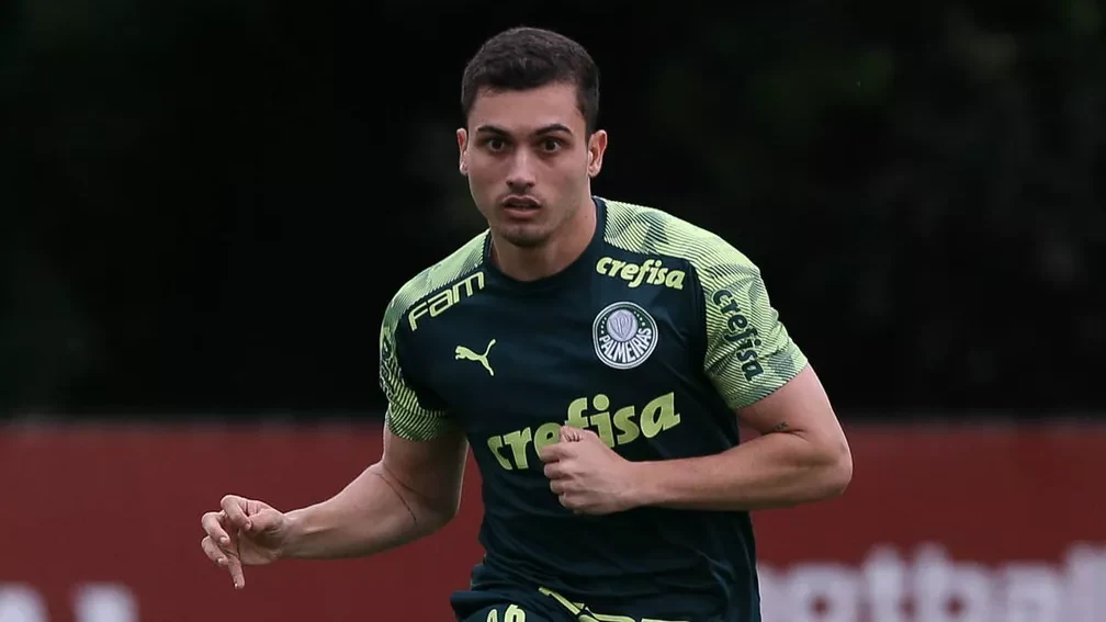 Ex-atacante responsabiliza Palmeiras por aposentar precocemente devido a sofrimento no clube