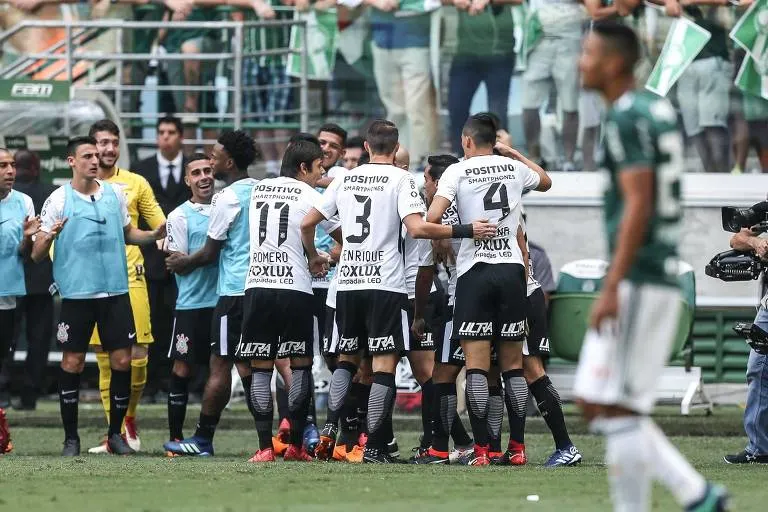 Sob interesse do futebol mexicano, Corinthians teme perder titular