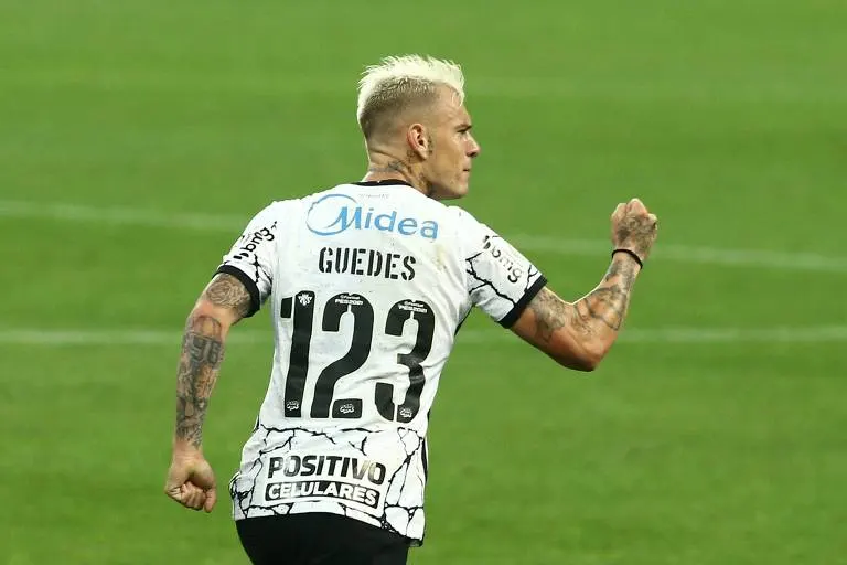 Sylvinho projeta Róger Guedes em outras funções no setor ofensivo do Corinthians 