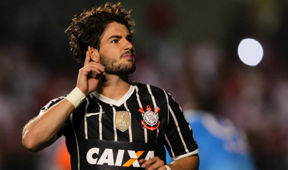 Após reunião com Pato, Corinthians aceita proposta do Villarreal