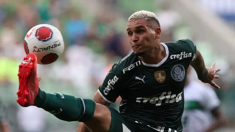 Rafael Navarro marcou mais gols na Libertadores do que 16 equipes