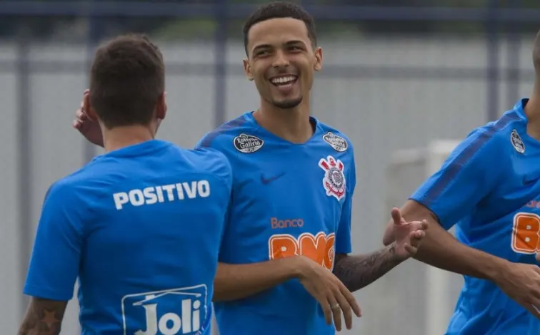 Corinthians pode definir compra do volante Thiaguinho nesta semana