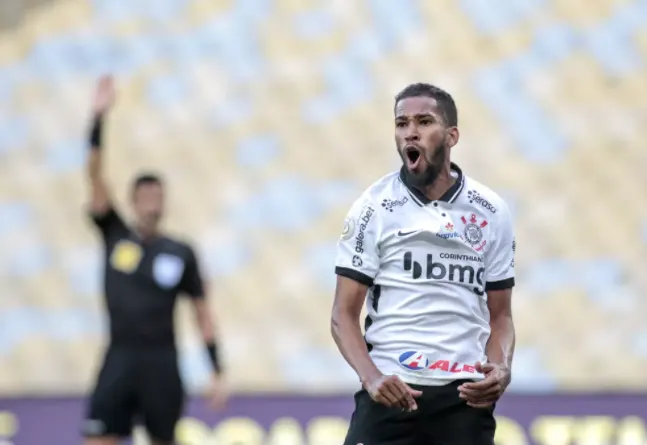 Sport mantém busca por Everaldo; Corinthians já cogita emprestá-lo, mas salário ainda é entrave