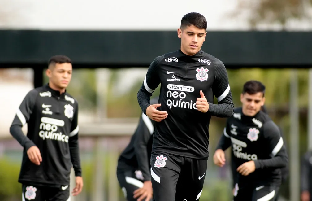 Araos receberá R$ 1,2 milhão da Universidad de Chile por transferência ao Corinthians