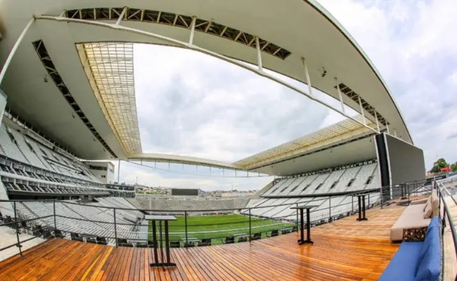 Camarote FielZone comemora um ano com shows de MC Guimê e Lexa