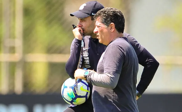 Jair tenta se despedir do Corinthians com vitória frente ao Grêmio