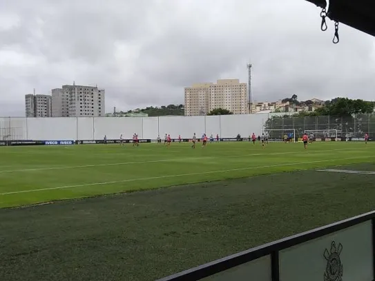 Com Love e Jadson, Corinthians faz último treino antes de viagem ao CE