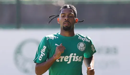 Matheus Fernandes chama atenção em reapresentação do Palmeiras