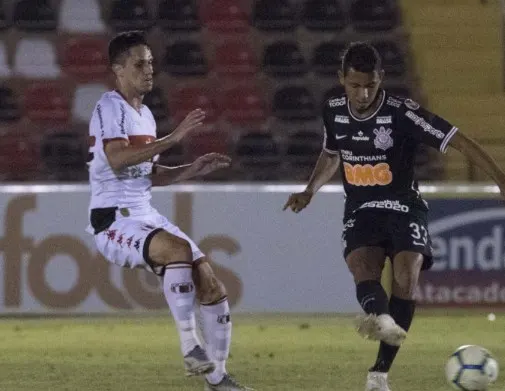 Zagueiro Belezi é o mais jovem a atuar no Corinthians