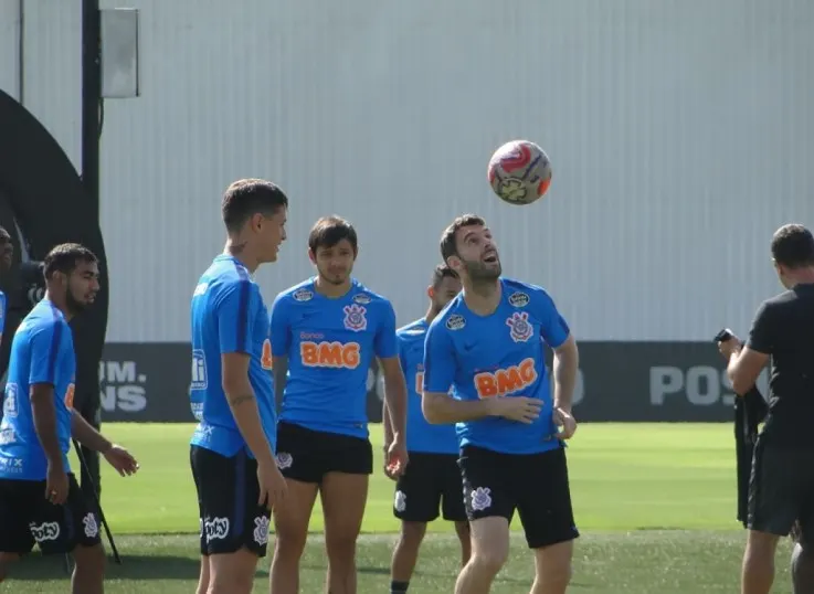 Corinthians estuda logística e pode poupar jogadores contra a Chape