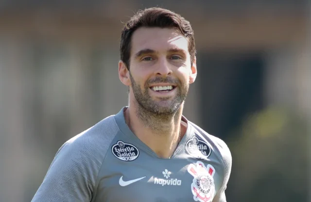 Corinthians pode ter Jô e Boselli juntos por falta de opções pelas pontas