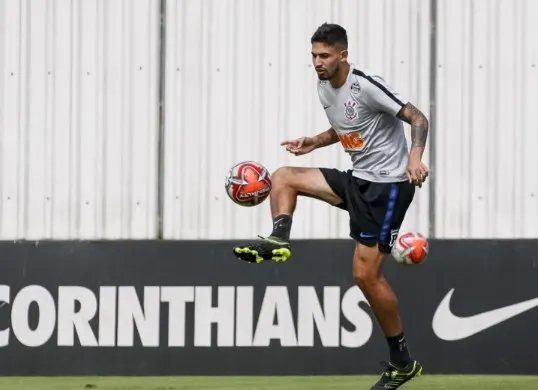 [ENQUETE] O Corinthians está certo em negociar Pedro Henrique com o Athletico Paranaense?