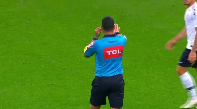 [Vídeo] VAR é utilizado na partida entre Timão e Chapeconse para revisar possível pênalti