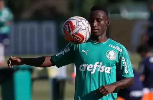 [ENQUETE]: Você acha que Iván Angulo deveria ter uma oportunidade no time profissional do Palmeiras?