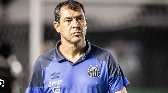 Corinthians usa estratégia para convencer Carille a deixar Santos.