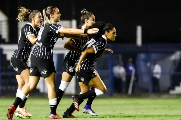 Em confronto direto no grupo, Corinthians recebe o Santos na Fazendinha