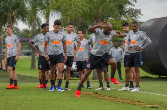 Carille prepara time em treino fechado e só não deve ter Gustagol