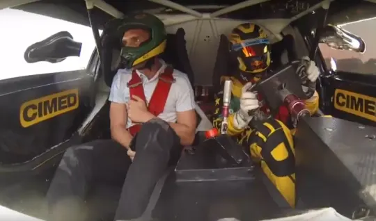 Fernando Prass pega carona com Felipe Fraga em Interlagos; veja o vídeo da câmera onboard