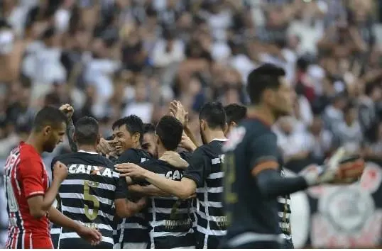 6 x 1 LEMBRA?  : Romero faz trauma de rival vir à tona e torcida do Corinthians vai à loucura