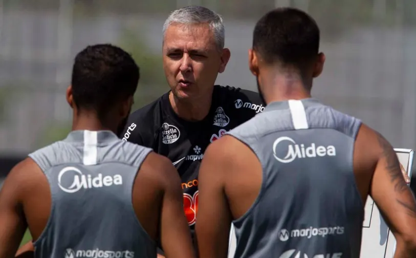 Corinthians pode ter esquema ofensivo diferente na volta dos jogos