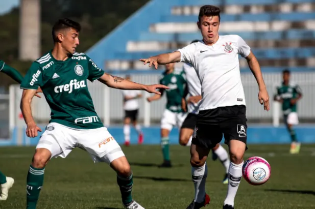 Sub-20 alviverde sai atrás em sequência de três clássicos contra o Corinthians