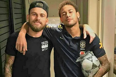 Neymar volta a postar foto da quarentena com Lucas Lima: 