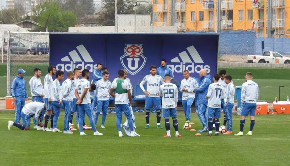 Sem pistas, Palmeiras treina em CT do rival do Colo-Colo; veja a provável escalação