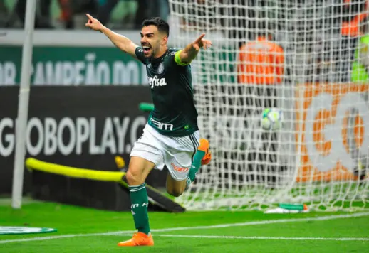 Bruno Henrique reencontra sua maior vítima com a camisa do Palmeiras