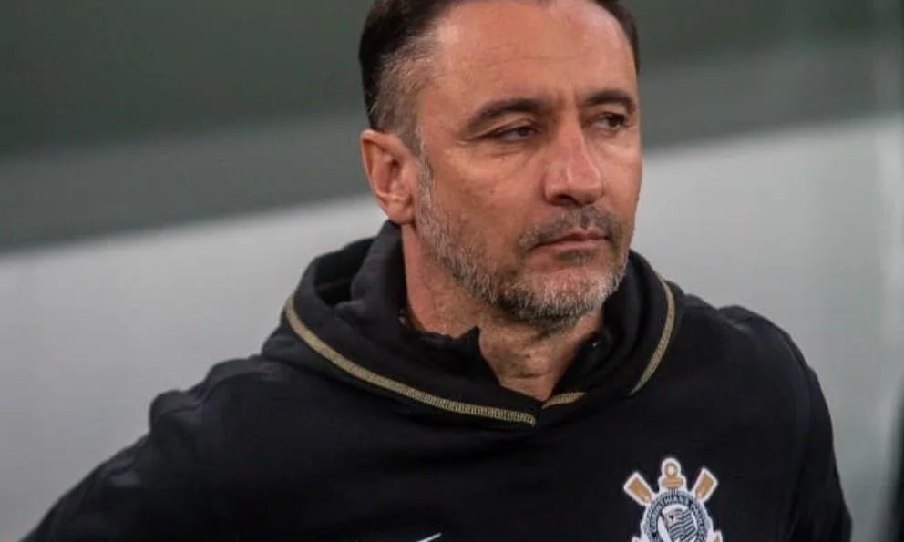 Vítor Pereira detona críticos e revela peça chave para competitividade do Corinthians