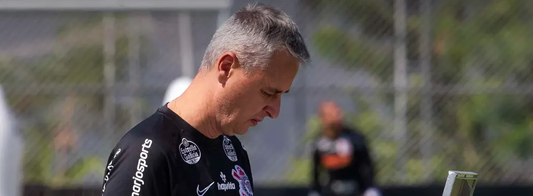 Com baixas e chegada de Jô, Tiago Nunes deve repensar ataque do Corinthians