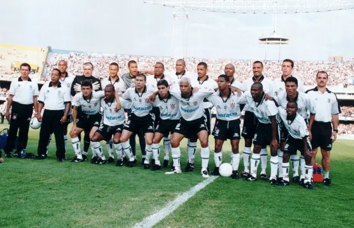 Há 19 anos, Timão e Atlético-MG se enfrentavam no 1º jogo da final do Brasileirão