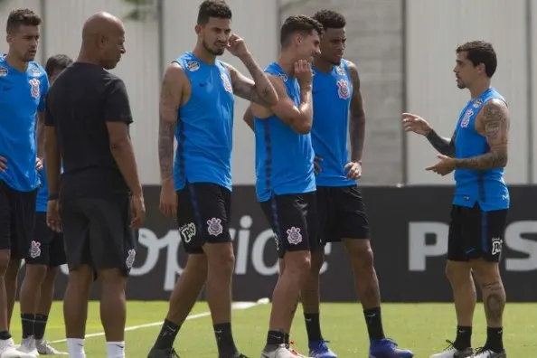 Corinthians paga férias e zera dívidas com elenco