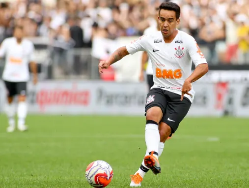 Jadson admite que Corinthians jogava 