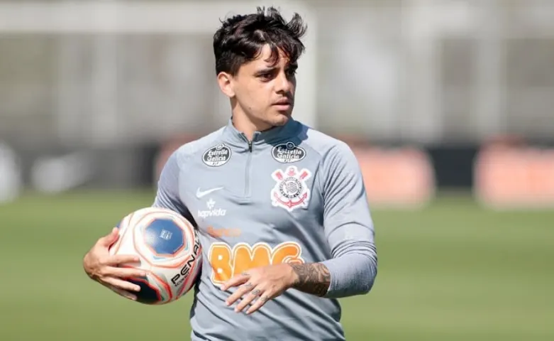 Fagner desfalca o Corinthians contra o Atlético-MG nesta quarta