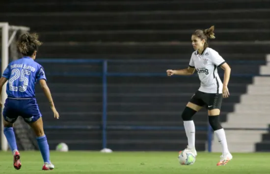 Líder do Brasileiro Feminino, Corinthians recebe o Vitória neste sábado