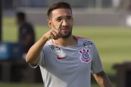 Corinthians inscreve Clayson no Paulistão; restam duas vagas