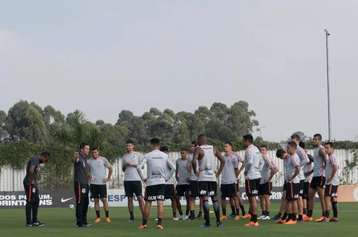 Corinthians volta aos trabalhos no CT, e primeira avaliação de Ralf não preocupa