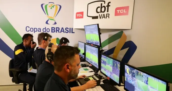 Desacordo entre clubes e alto custo podem inviabilizar VAR no Brasileirão