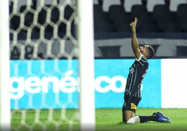 Everaldo comemora fase “talismã” e já vislumbra Corinthians lutando por “coisas grandes”