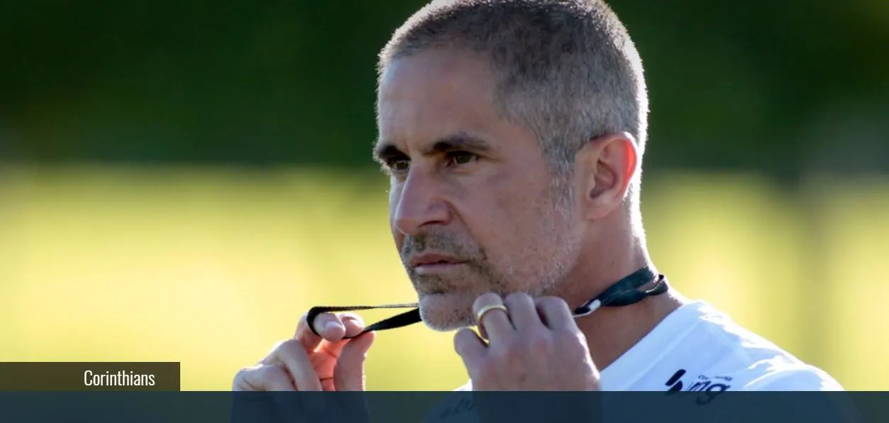 Jorginho defende Sylvinho e rebate Duilio: “O que ele entende de gestão de futebol?”