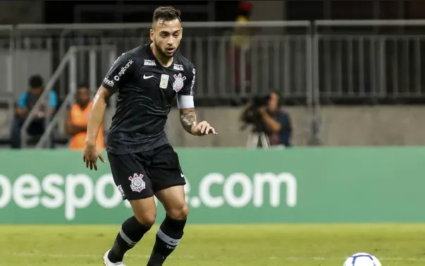 Através de rede social, Maycon se despede do Corinthians